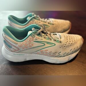 Womens Brooks Running Shoe Glycerin 20 Oyster/Latigo Bay/Coral Size 9.5 Preowned